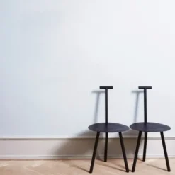 Krzesło Spade Ciemnoniebieskie Please Wait To Be Seated