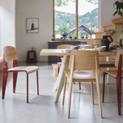Krzesło Standard Naturalny Dąb - Podstawa Czerwona Vitra