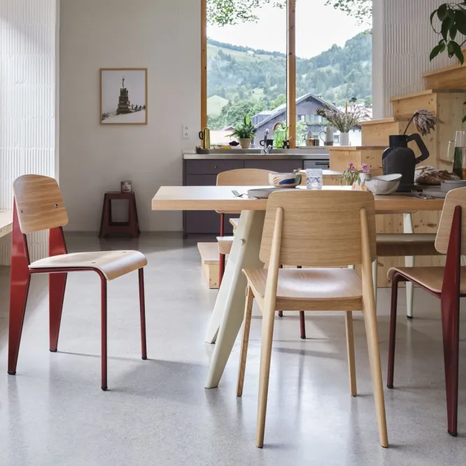 Krzesło Standard Naturalny Dąb - Podstawa Czerwona Vitra