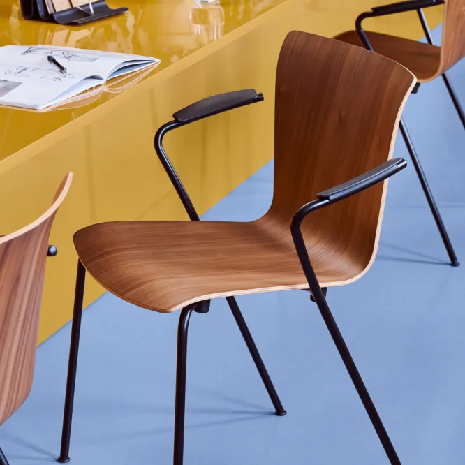 Krzesło Vico Duo Vm113 Z Podłokietnikami Dąb Fritz Hansen