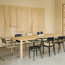 Krzesło Z Podłokietnikami 118 F Czarne Wyplatane Thonet