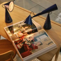 Lampa Bezprzewodowa Pose Indigo Tom Dixon