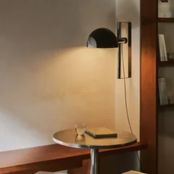 Lampa Ścienna Lauro Biały Klosz Z Ciemnobrązową Podstawą Marset