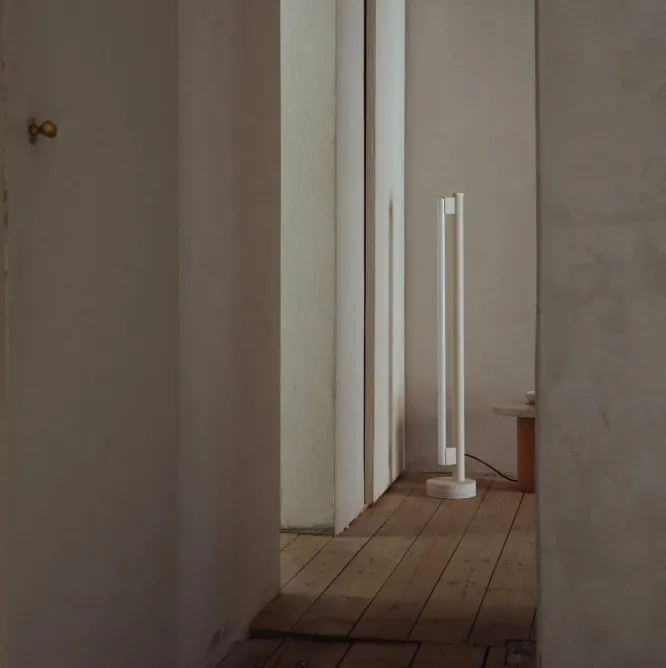 Lampa Podłogowa Eiffel Single 1000 Kremowa Frama