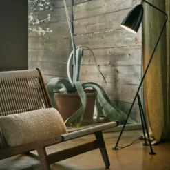 Lampa Podłogowa Grashoppa Antracytowa Szarość Gubi