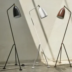 Lampa Podłogowa Grashoppa Orzechowa Połysk Gubi