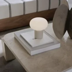 Lampa Przenośna Karl Johan Jasnoszara New Works