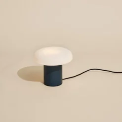 Lampa Stołowa Ateliers Ciemnoniebieska Hubsch