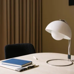 Lampa Stołowa Flowerpot Vp4 Matowa Biel Andtradition
