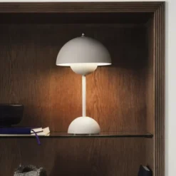 Lampa Stołowa Flowerpot Vp9 Matowa Jasnoszara Andtradition