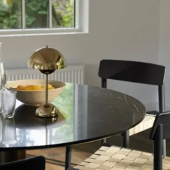 Lampa Stołowa Flowerpot Vp9 Mosiężna Andtradition
