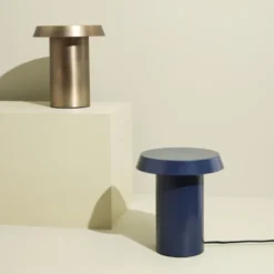 Lampa Stołowa Keen Ciemnoniebieska Hubsch