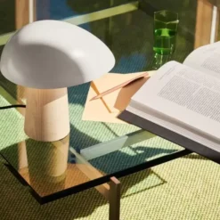 Lampa Stołowa Night Owl Biała Podstawa Jesionowa Fritz Hansen