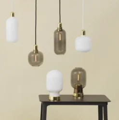 Lampa Wisząca Amp Okrągła Biała Mosiądz Normann Copenhagen