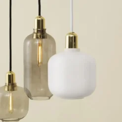 Lampa Wisząca Amp Okrągła Biała Mosiądz Normann Copenhagen