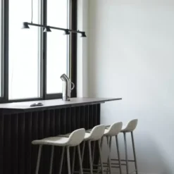 Lampa Wisząca Hat Linear 167 Cm Czarna Normann Copenhagen