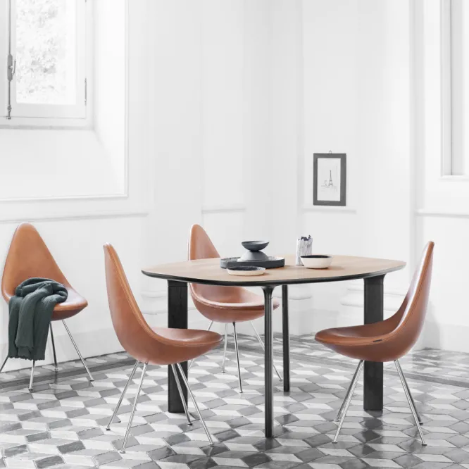 Stół Analog J43 Orzechowo-Czarny Fritz Hansen