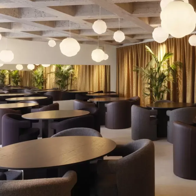Stół Bue Brązowy Dąb Normann Copenhagen