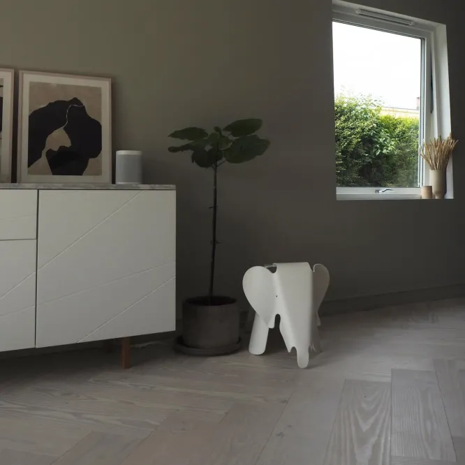 Stołek Eames Elephan Re Błękitny Vitra