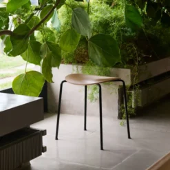 Stołek Pavillion Av36 Dębowy Andtradition