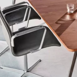 Stół Pluralis Ks422 Dąb Fritz Hansen