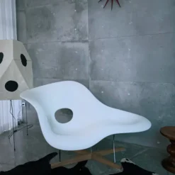 Szezlong La Chaise Eames Vitra