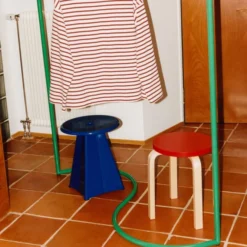 Taboret Metallique Niebieski Vitra