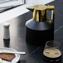 Termos Geo 1,5 L Czarno-Złoty Normann Copenhagen