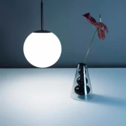 Wazon Bump Cone Tom Dixon