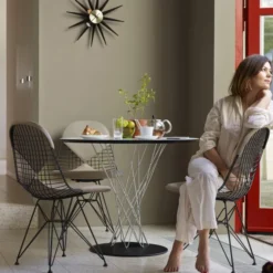 Zegar Ścienny Sunburst Czerwony Vitra