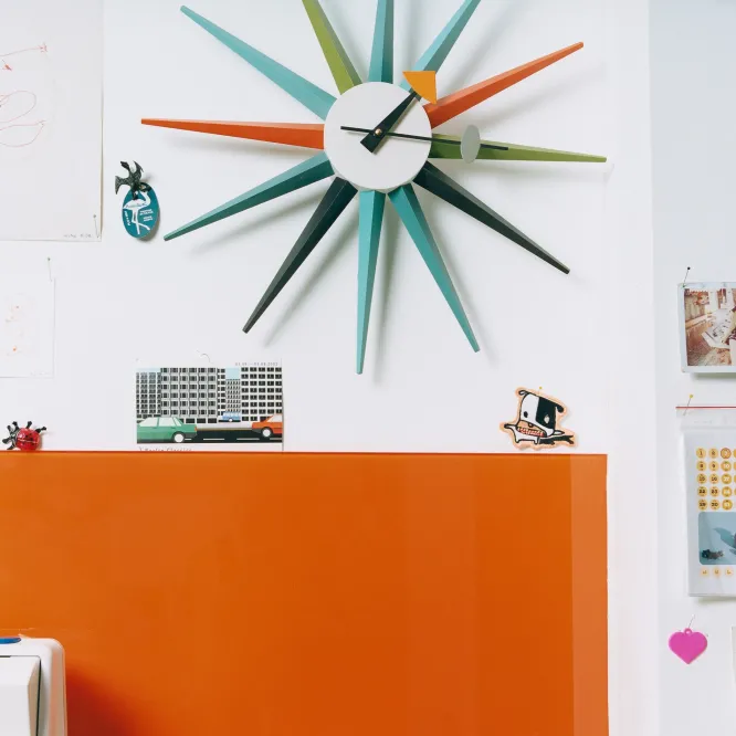 Zegar Ścienny Sunburst Czerwony Vitra